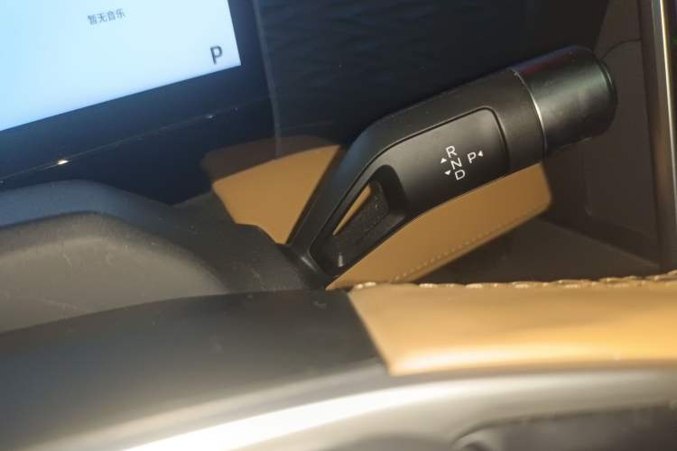 Used Geely Galaxy L7 2023 1.5T 115 km Starship Gear Lever