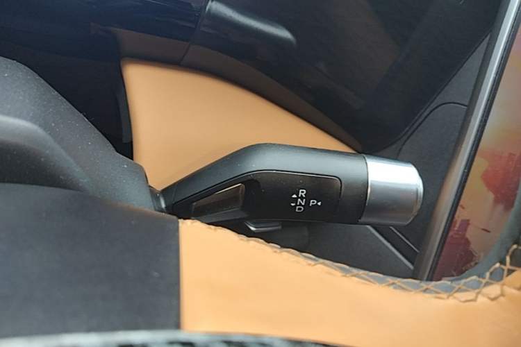 Used Geely Galaxy L7 2023 1.5T 115 km Starship Gear Lever