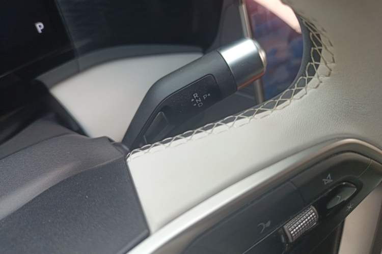 Used Geely Galaxy L7 2023 1.5T 55km PRO Gear Lever