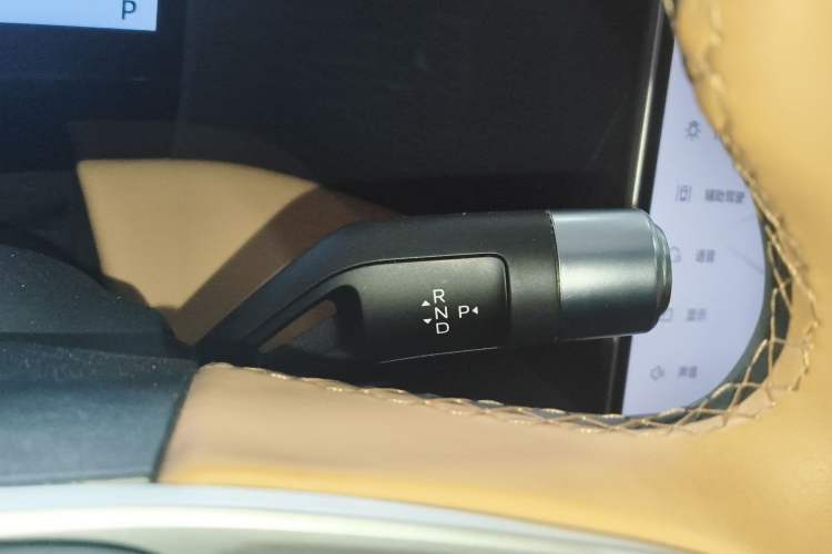 Used Geely Galaxy L7 2023 1.5T 115 km PLUS Gear Lever