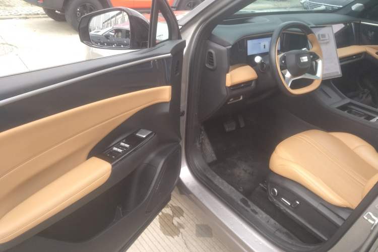 Used Geely Galaxy L7 2023 1.5T 115 km Starship Interior 3
