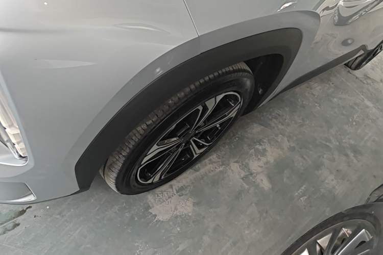 Used Geely Galaxy L7 2023 1.5T 115 km MAX Left Front Wheel Hub