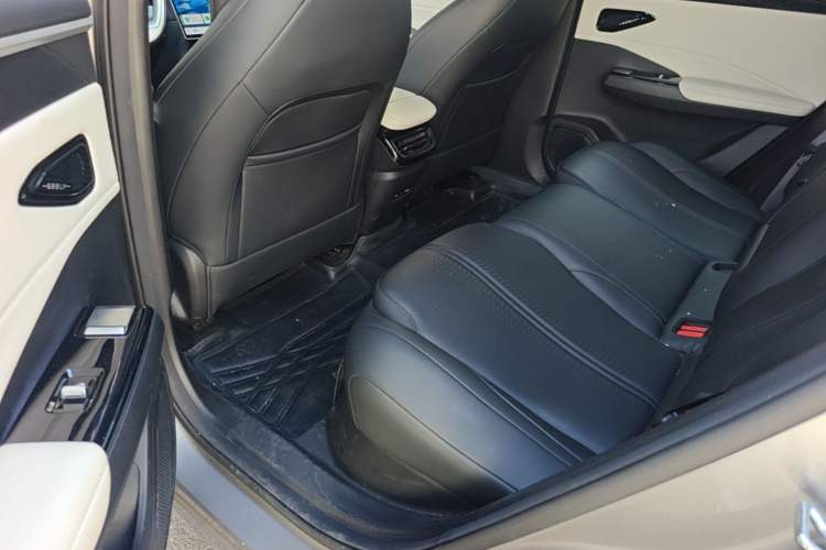 Used Geely Galaxy L7 2023 1.5T 115 km PLUS Left Rear Seat