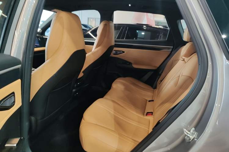 Used Geely Galaxy L7 2023 1.5T 115 km Starship Left Rear Seat