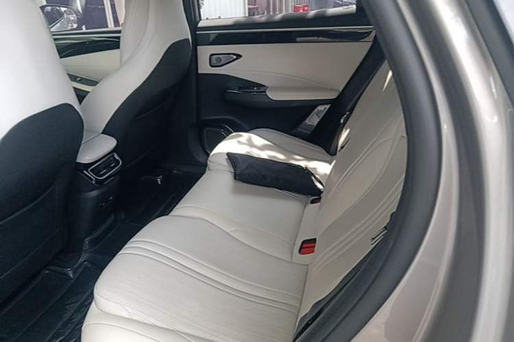 Used Geely Galaxy L7 2023 1.5T 115 km Starship Left Rear Seat