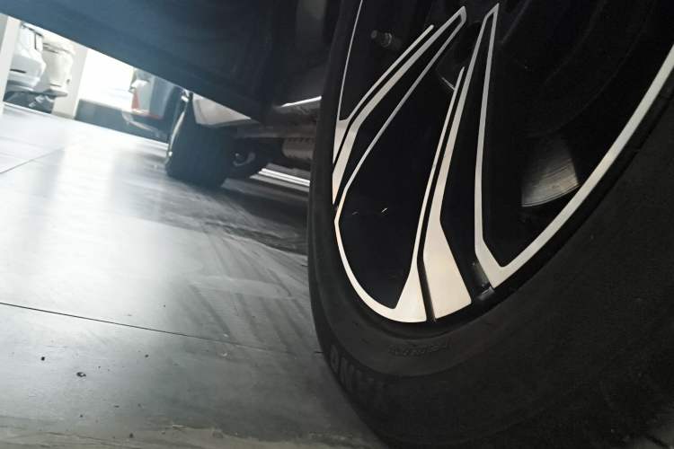 Used Geely Galaxy L7 2023 1.5T 115 km PLUS Left Side Sill