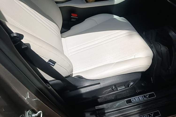 Used Geely Galaxy L7 2023 1.5T 115 km Starship Right Front Seat