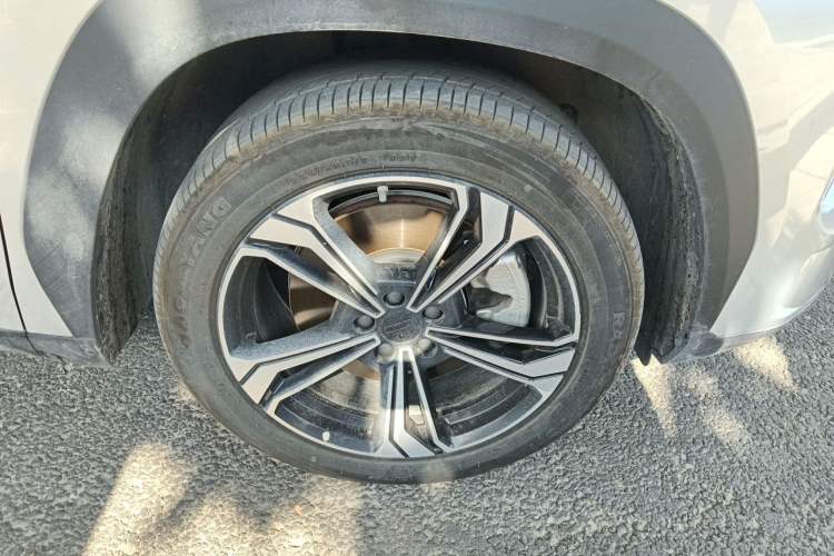Used Geely Galaxy L7 2023 1.5T 115 km PLUS Right Front Wheel Hub