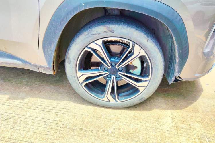 Used Geely Galaxy L7 2023 1.5T 115 km MAX Right Front Wheel Hub