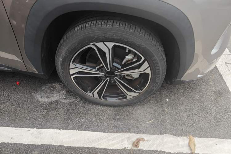 Used Geely Galaxy L7 2023 1.5T 115 km Starship Right Front Wheel Hub