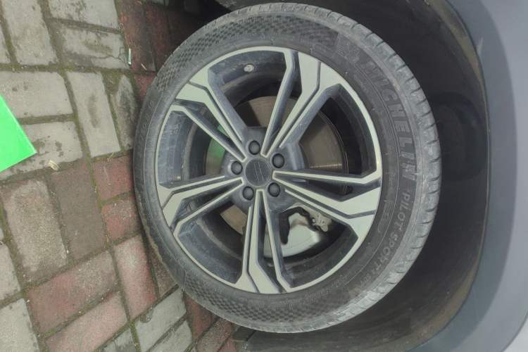 Used Geely Galaxy L7 2023 1.5T 115 km MAX Right Front Wheel Hub
