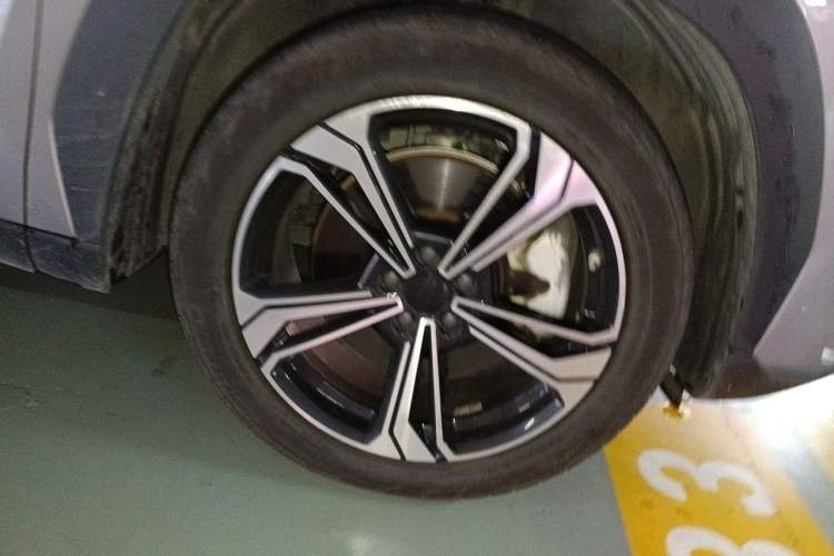 Used Geely Galaxy L7 2023 1.5T 115 km Starship Right Front Wheel Hub