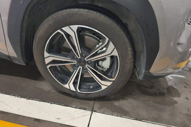 Used Geely Galaxy L7 2023 1.5T 115 km Starship Right Front Wheel Hub
