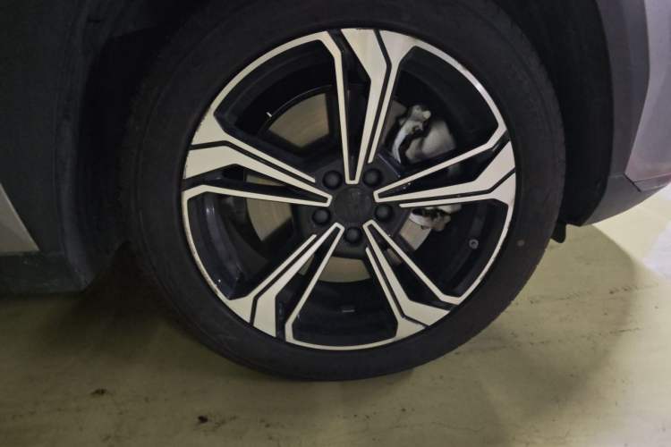 Used Geely Galaxy L7 2023 1.5T 115 km Starship Right Front Wheel Hub