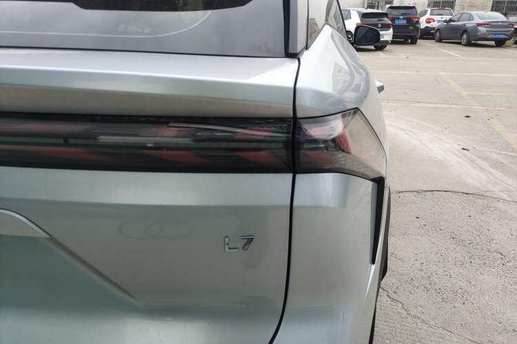 Used Geely Galaxy L7 2023 1.5T 115 km MAX Right Rear Taillight