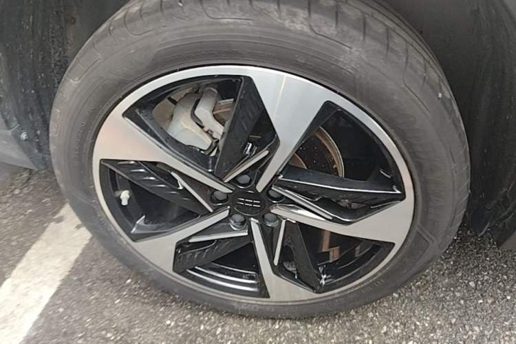 Used Geely Galaxy L7 2023 1.5T 115 km Starship Right Rear Wheel Hub