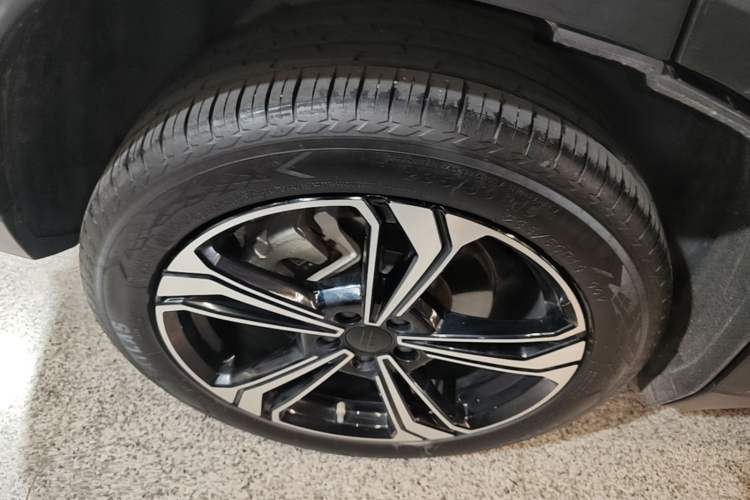 Used Geely Galaxy L7 2023 1.5T 115 km Starship Right Rear Wheel Hub