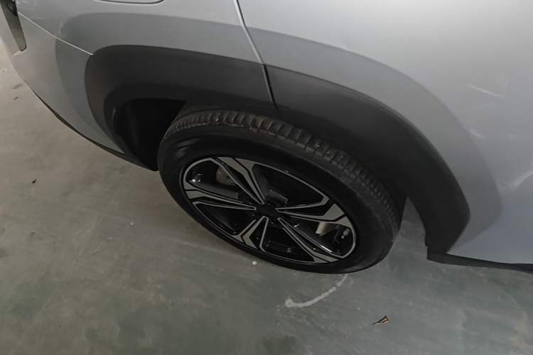 Used Geely Galaxy L7 2023 1.5T 115 km MAX Right Rear Wheel Hub