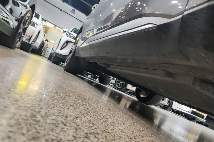 Used Geely Galaxy L7 2023 1.5T 115 km Starship Right Side Sill