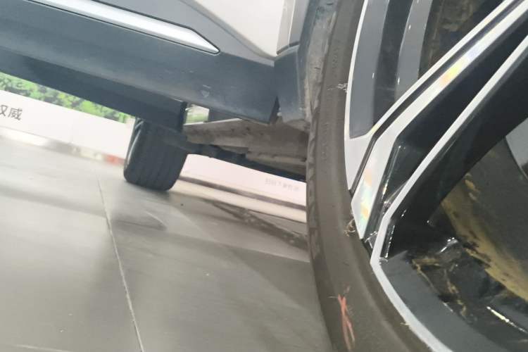 Used Geely Galaxy L7 2023 1.5T 115 km PLUS Right Side Sill