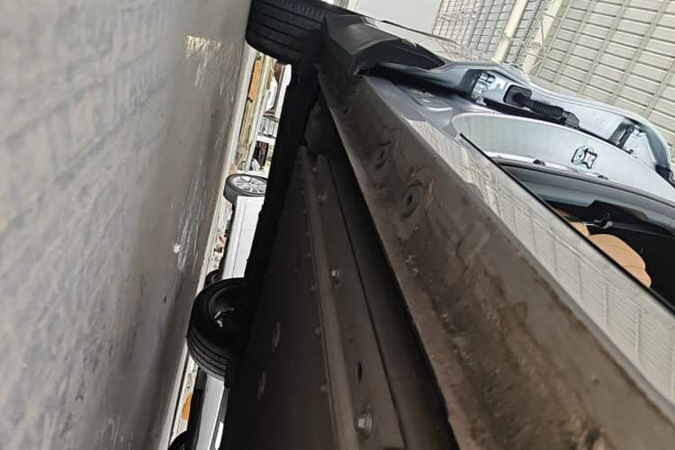 Used Geely Galaxy L7 2023 1.5T 115 km MAX Right Side Sill