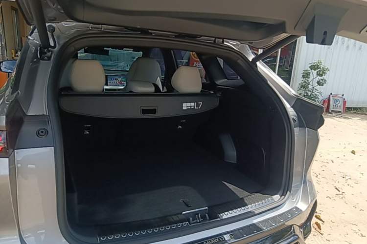 Used Geely Galaxy L7 2023 1.5T 115 km Starship Trunk