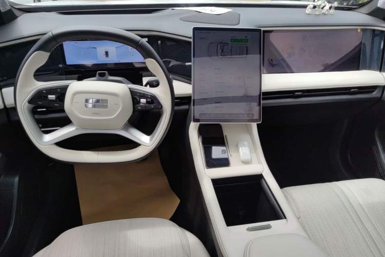 Used Geely Galaxy L7 2023 1.5T 115 km Starship Audio And AC Panel
