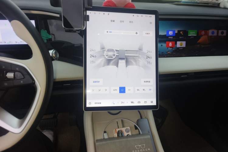 Used Geely Galaxy L7 2023 1.5T 115 km Starship Audio And AC Panel