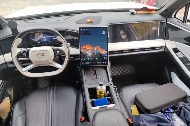 Used Geely Galaxy L7 2023 1.5T 115 km MAX Center Console