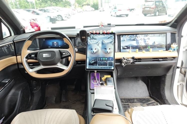 Used Geely Galaxy L7 2023 1.5T 115 km PLUS Center Console