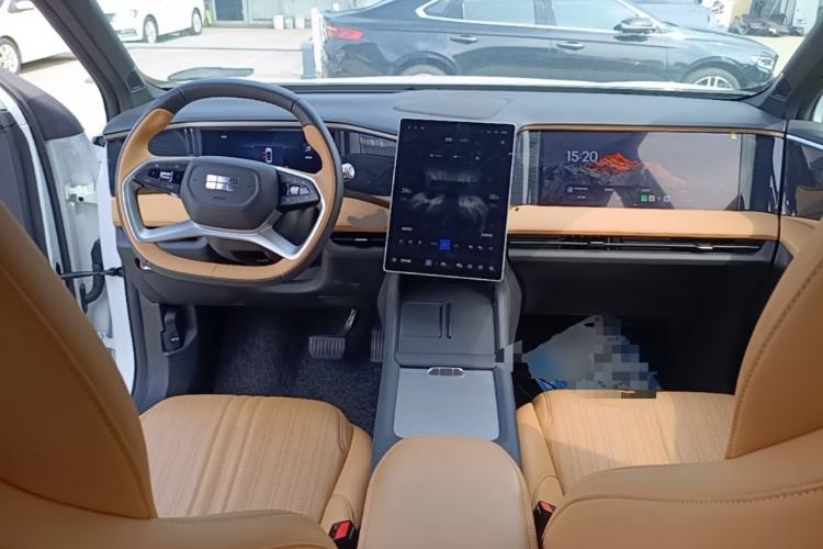 Used Geely Galaxy L7 2023 1.5T 115 km MAX Center Console