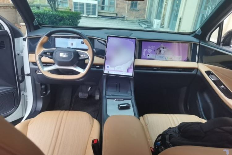 Used Geely Galaxy L7 2023 1.5T 115 km Starship Center Console