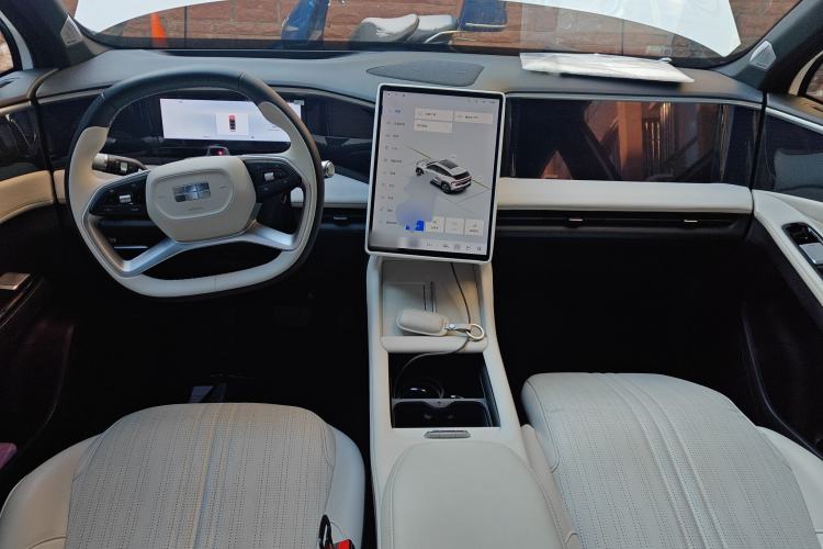 Used Geely Galaxy L7 2023 1.5T 115 km Starship Center Console