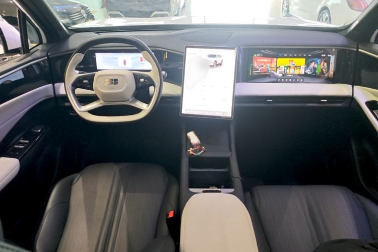 Used Geely Galaxy L7 2023 1.5T 115 km PLUS Center Console