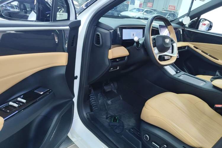 Used Geely Galaxy L7 2023 1.5T 115 km Starship Driver Seat