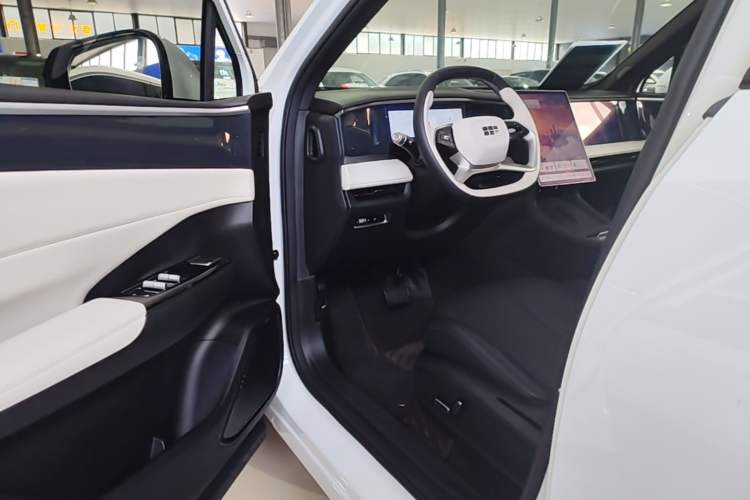 Used Geely Galaxy L7 2023 1.5T 115 km PLUS Driver Seat