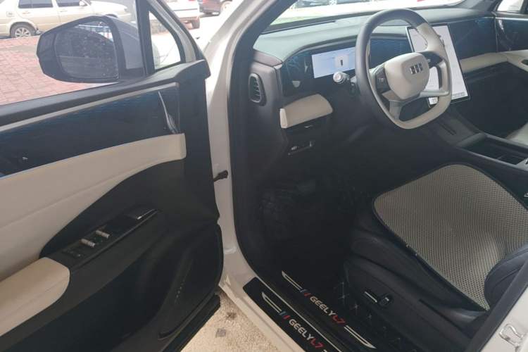 Used Geely Galaxy L7 2023 1.5T 115 km MAX Driver Seat