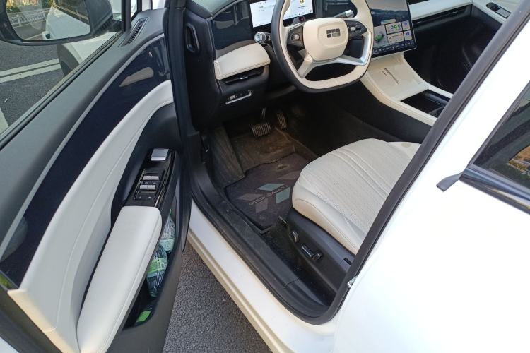 Used Geely Galaxy L7 2023 1.5T 115 km Starship Driver Seat