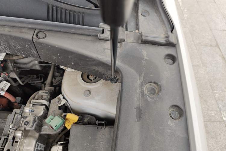 Used Geely Galaxy L7 2023 1.5T 115 km PLUS Engine Bay Left