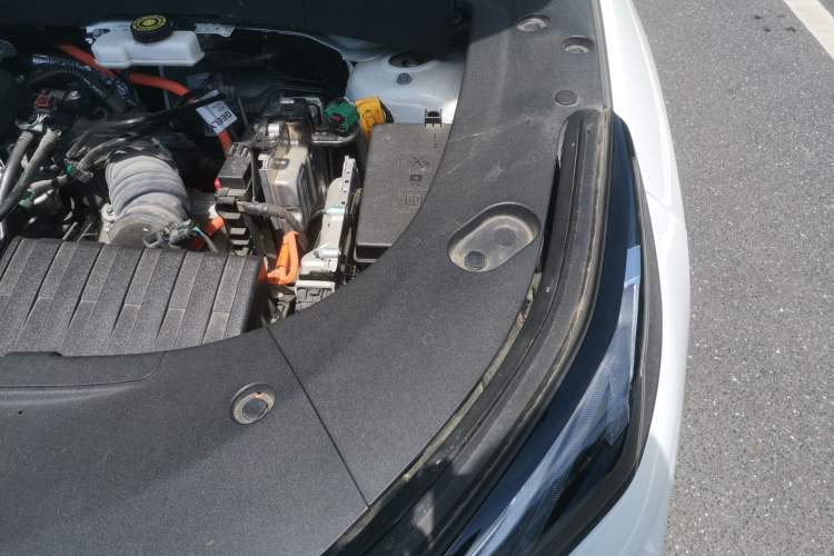 Used Geely Galaxy L7 2023 1.5T 115 km PLUS Engine Bay Left