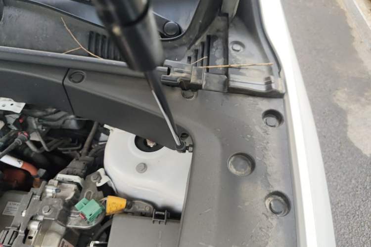 Used Geely Galaxy L7 2023 1.5T 115 km PLUS Engine Bay Left