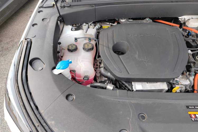 Used Geely Galaxy L7 2023 1.5T 115 km MAX Engine Bay Right