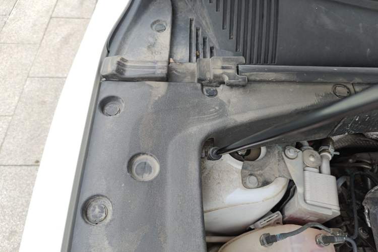 Used Geely Galaxy L7 2023 1.5T 115 km PLUS Engine Bay Right