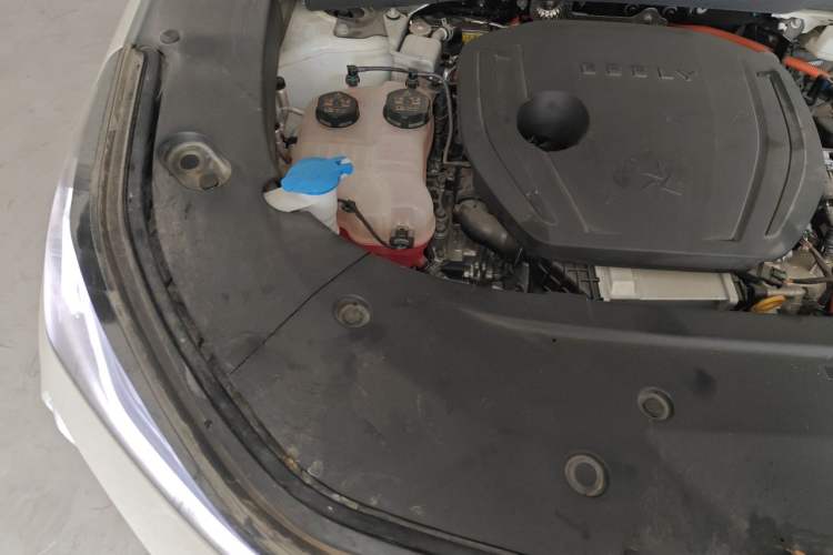 Used Geely Galaxy L7 2023 1.5T 115 km MAX Engine Bay Right