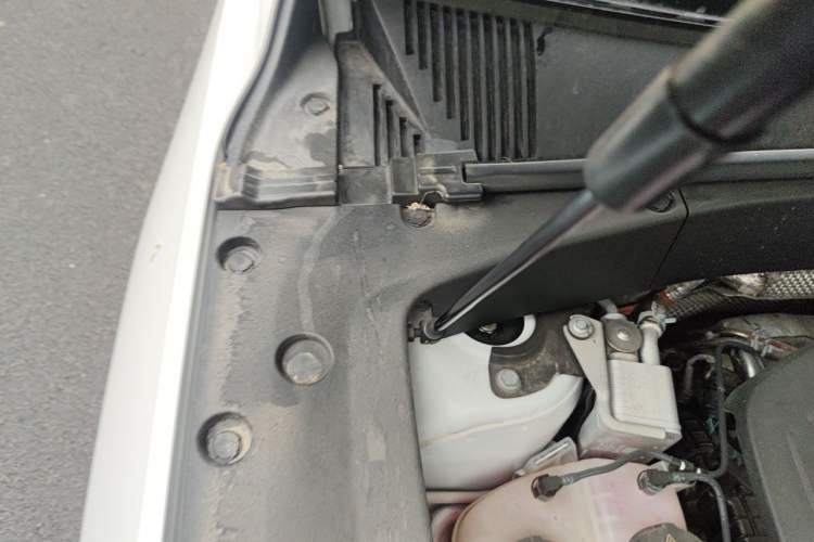 Used Geely Galaxy L7 2023 1.5T 115 km PLUS Engine Bay Right