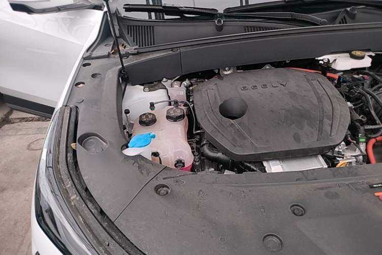 Used Geely Galaxy L7 2023 1.5T 115 km MAX Engine Bay Right