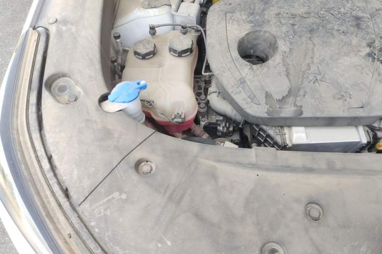 Used Geely Galaxy L7 2023 1.5T 115 km MAX Engine Bay Right