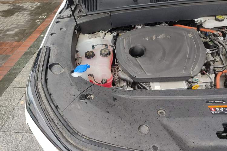 Used Geely Galaxy L7 2023 1.5T 115 km MAX Engine Bay Right