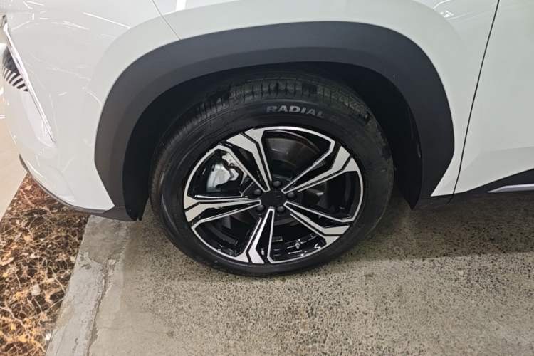 Used Geely Galaxy L7 2023 1.5T 115 km PLUS Exterior 4