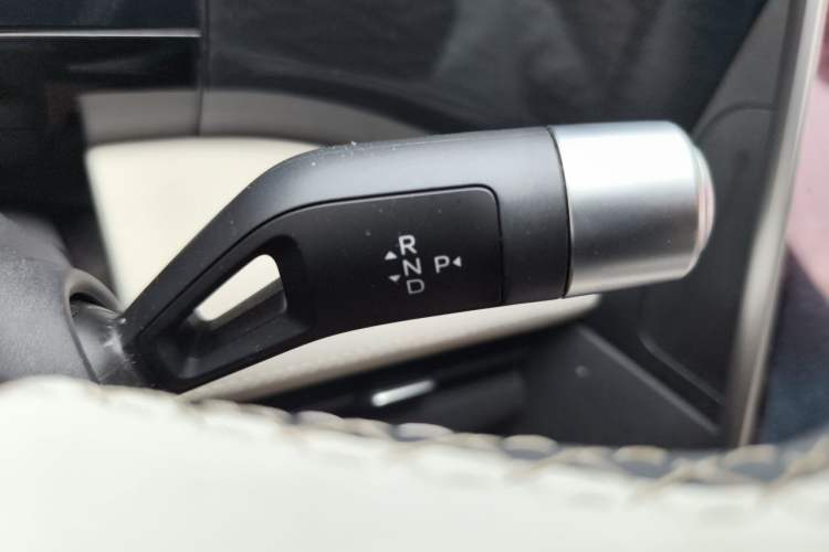 Used Geely Galaxy L7 2023 1.5T 115 km Starship Gear Lever